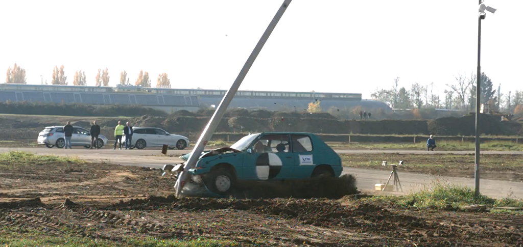 Collapsible pole